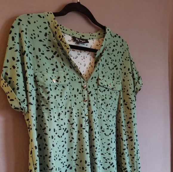 Lily Morgan, size XL, green print T. Light and airy. Cute print. - Picture 5 of 5